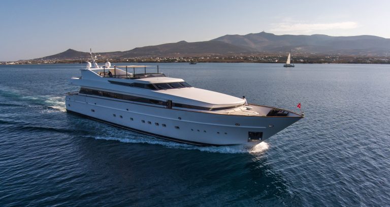 MOBIUS yacht