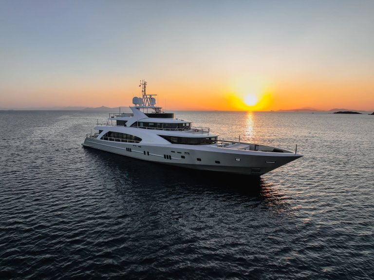 LA PELLEGRINA yacht